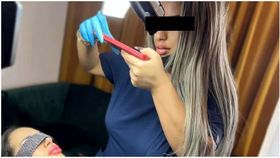 VIDEO Ea este Nicoleta, falsul medic estetician din București! Mai multe tinere i-au trecut pragul cabinetului